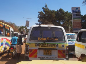 P1059532 - Opmerkelijke naam matatu busje