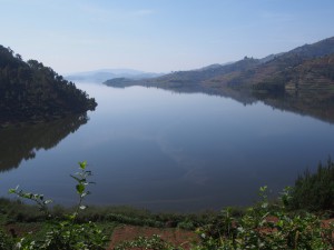 P2122337 - Uitzicht over Bunyoni meer