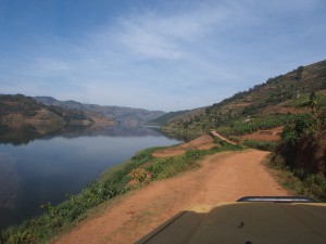 P2122346 - Uitzicht over Bunyoni meer