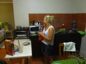 IMG 3214 - Nicole aan het koken, Fever Tree Guesthouse