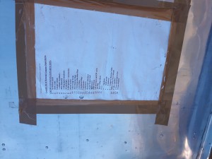Oude inventarislijst aan de binnenkant van het deksel 