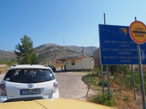 P9151117 - Grensovergang naar Bosnië