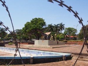 P1180426 - Monument Entebbe