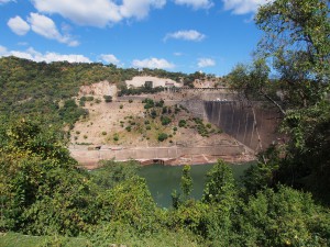 P4126149 - Kariba dam (Zimbabwe aan overkant)